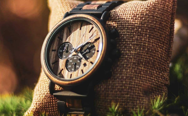 Stand Out: Unique Wooden Watches Await!